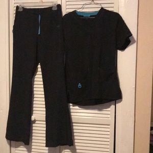Carhartt black small scrub set pant and top